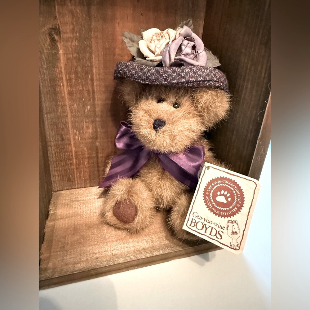 Gen-yoo-wine BOYDS Bears “CHRISTIANA LABEARSLEY”